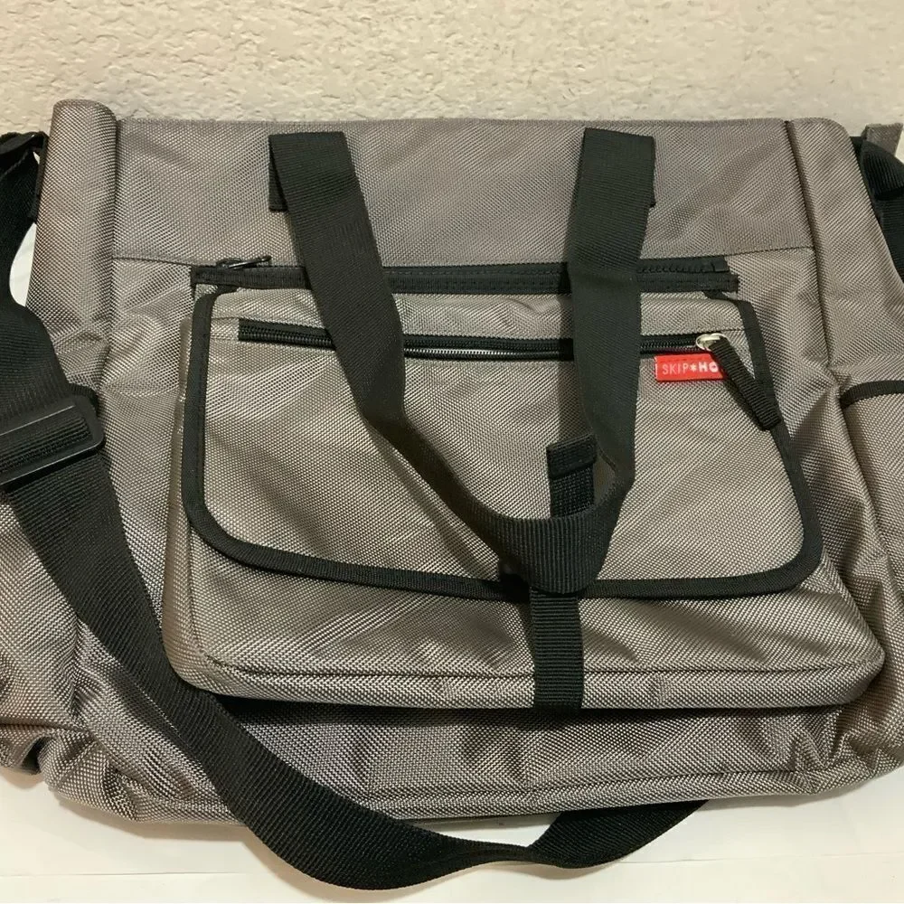 New Skip Hop Messenger Diaper Bag Signature Gray black